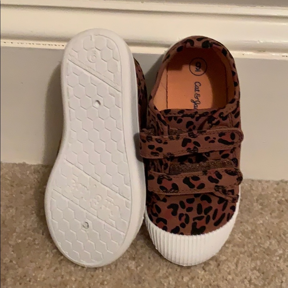 Toddler girl Velcro cheetah sneakers